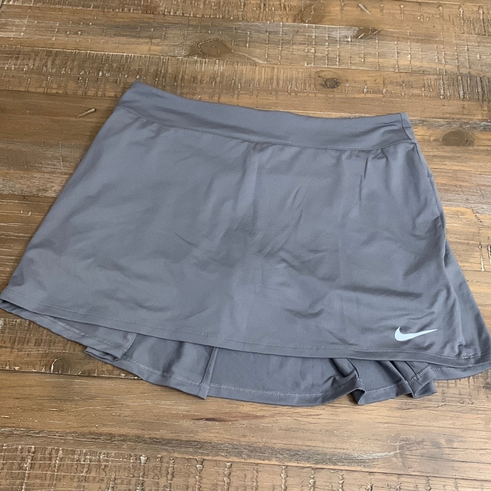 Nike grey tennis/golf skort size medium!